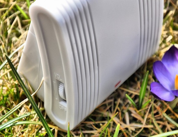 Регулятор мощности ультразвука находится на боковой панели отпугивателя